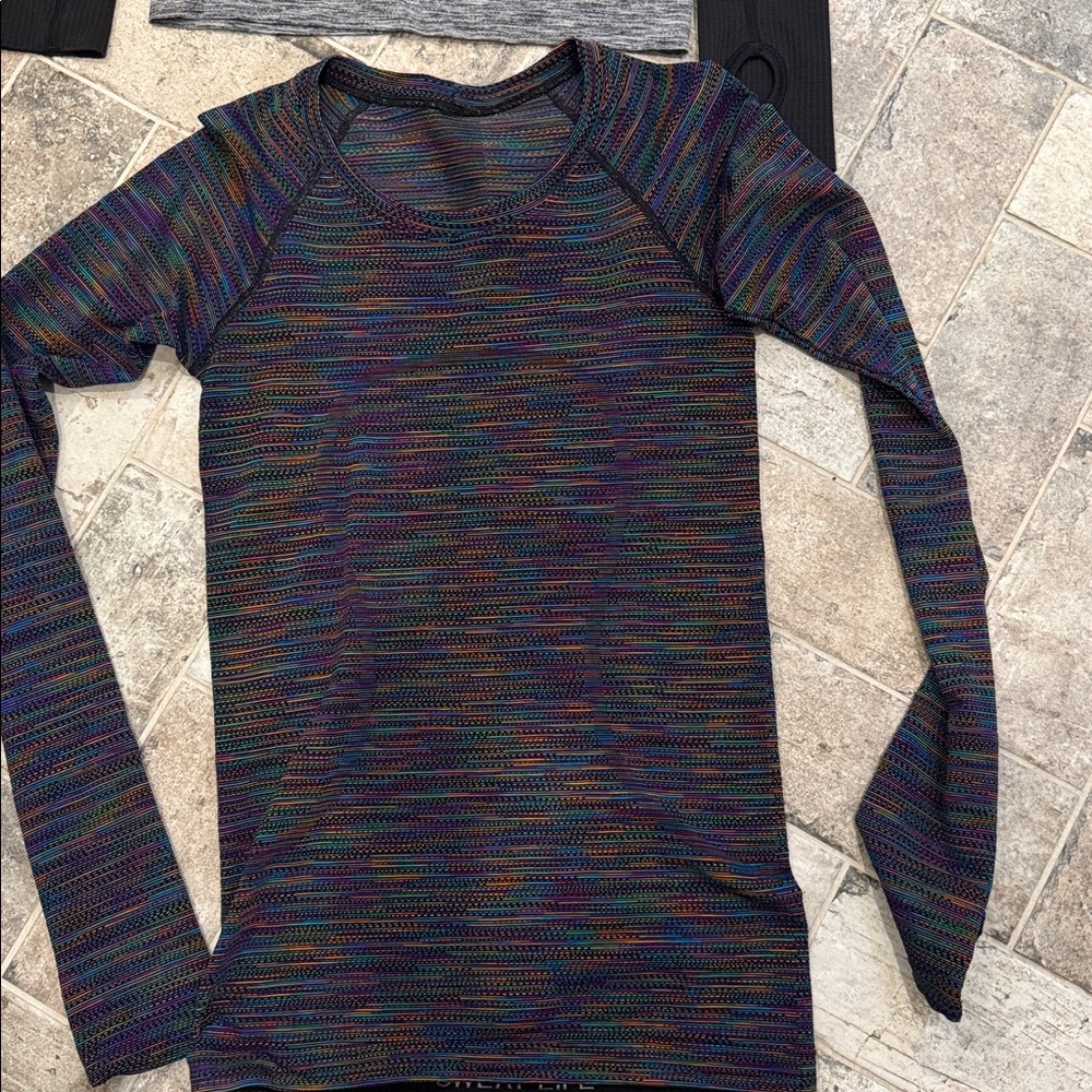 Lululemon Athletica Swiftly Tech Tops Shirts Women's Size 4 lot of 5 - Picture 5 of 6